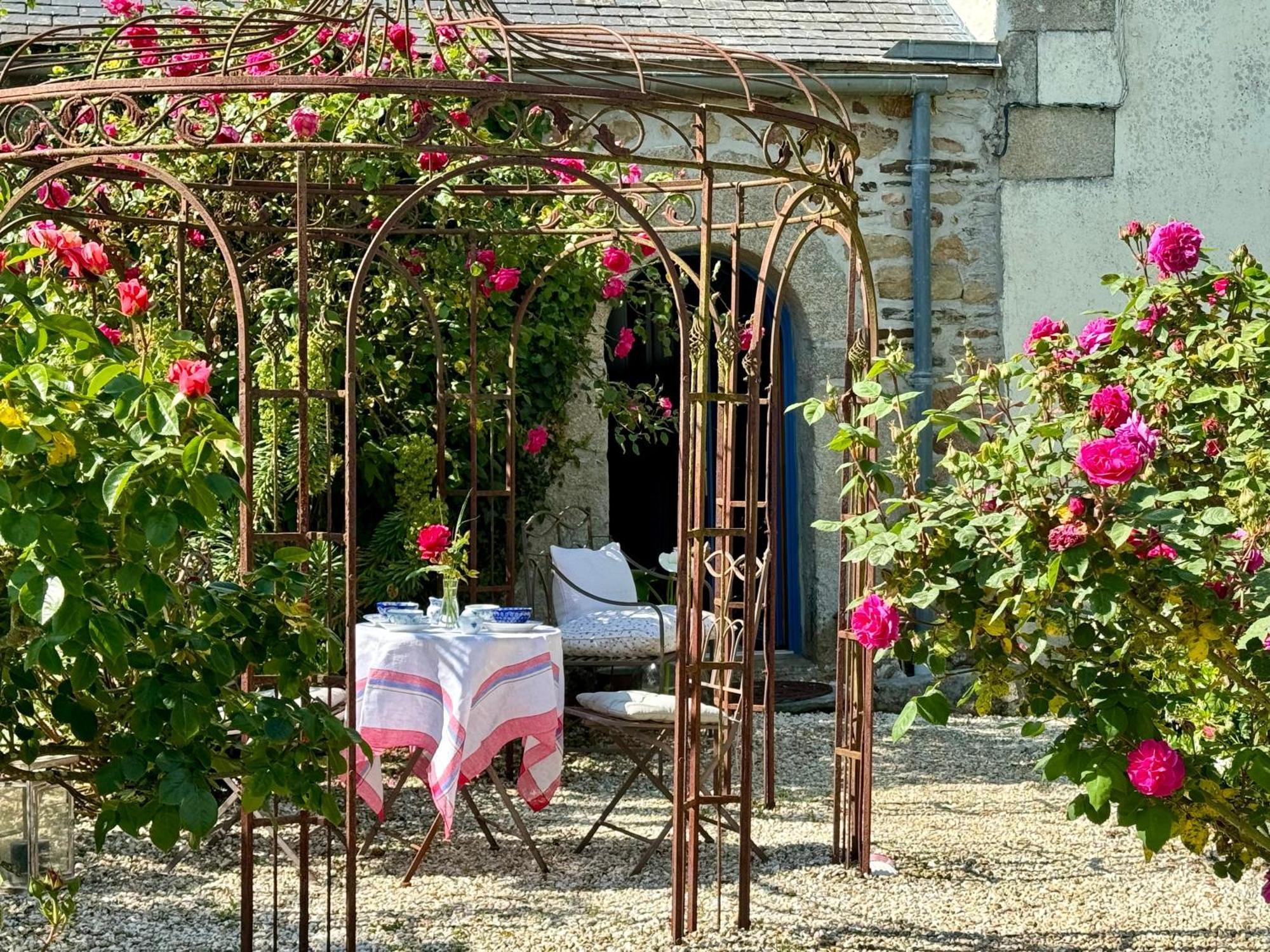 Bed and Breakfast Chez Nosch Plouegat-Guerand Exterior foto